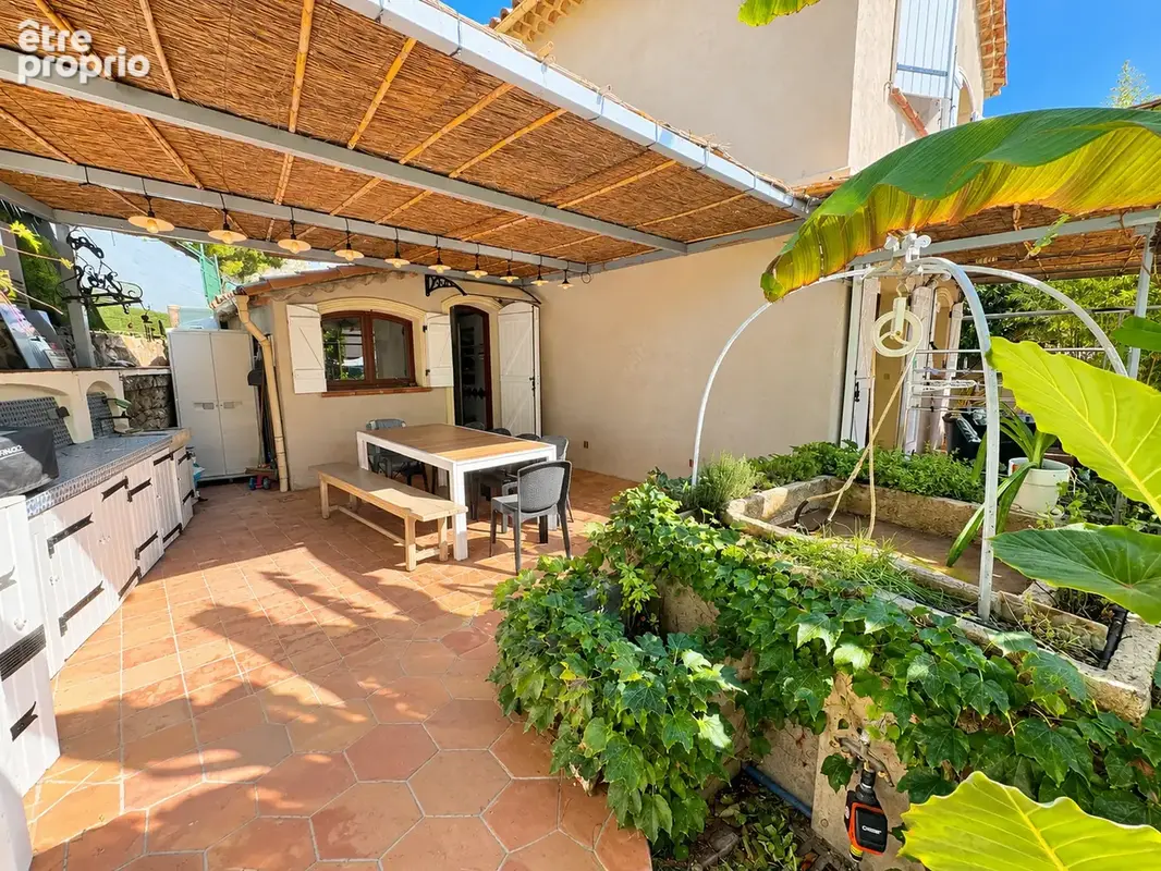 Maison 6 pièces non mitoyenne, 3 chambres, garage, terrain plat - Les Arènes - photo 3