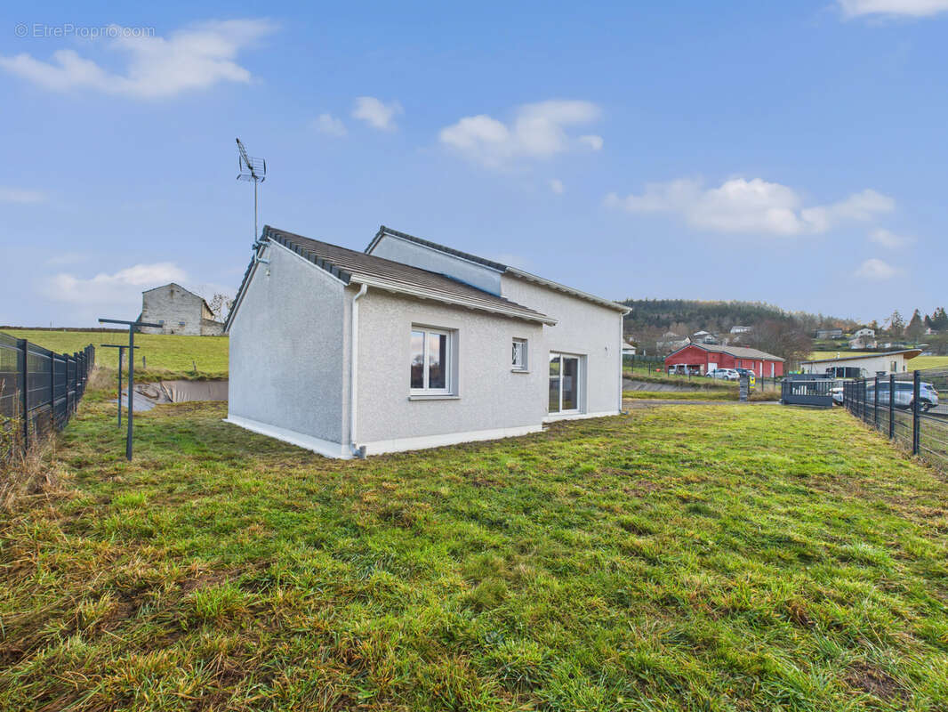 Maison à SAINT-PIERRE-EYNAC