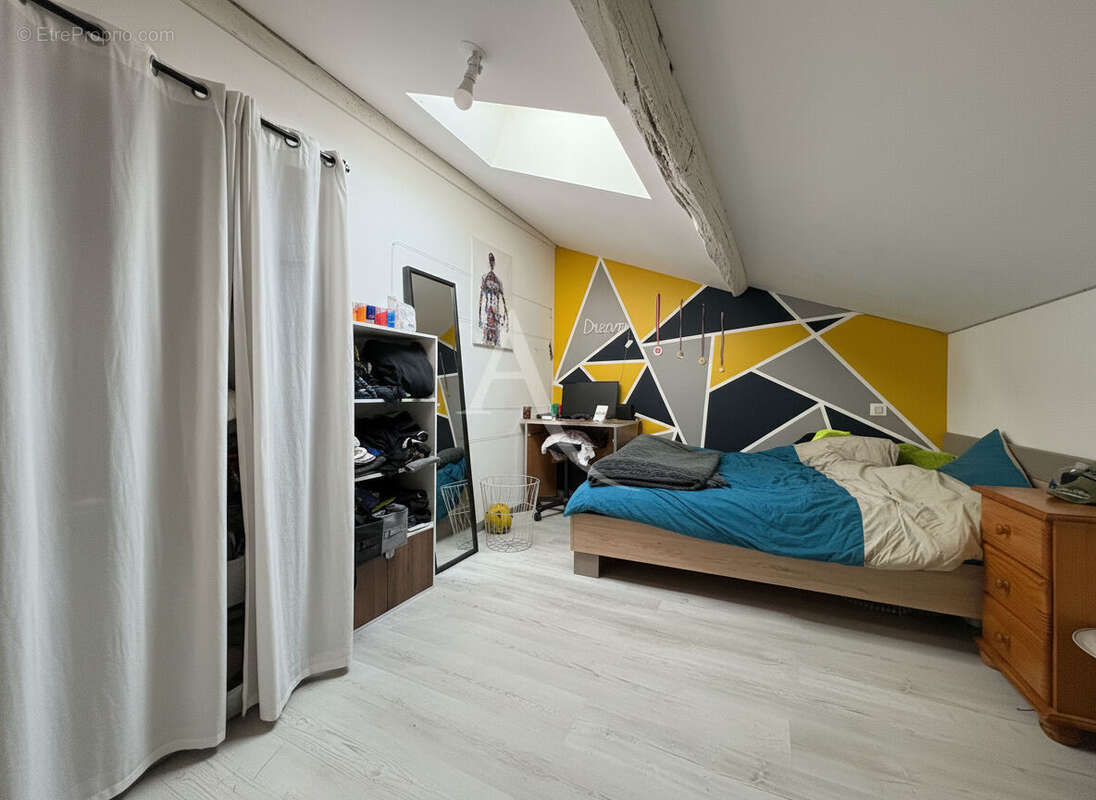 Maison 6 pièces - 5 chambres - NALLIERS - photo 7