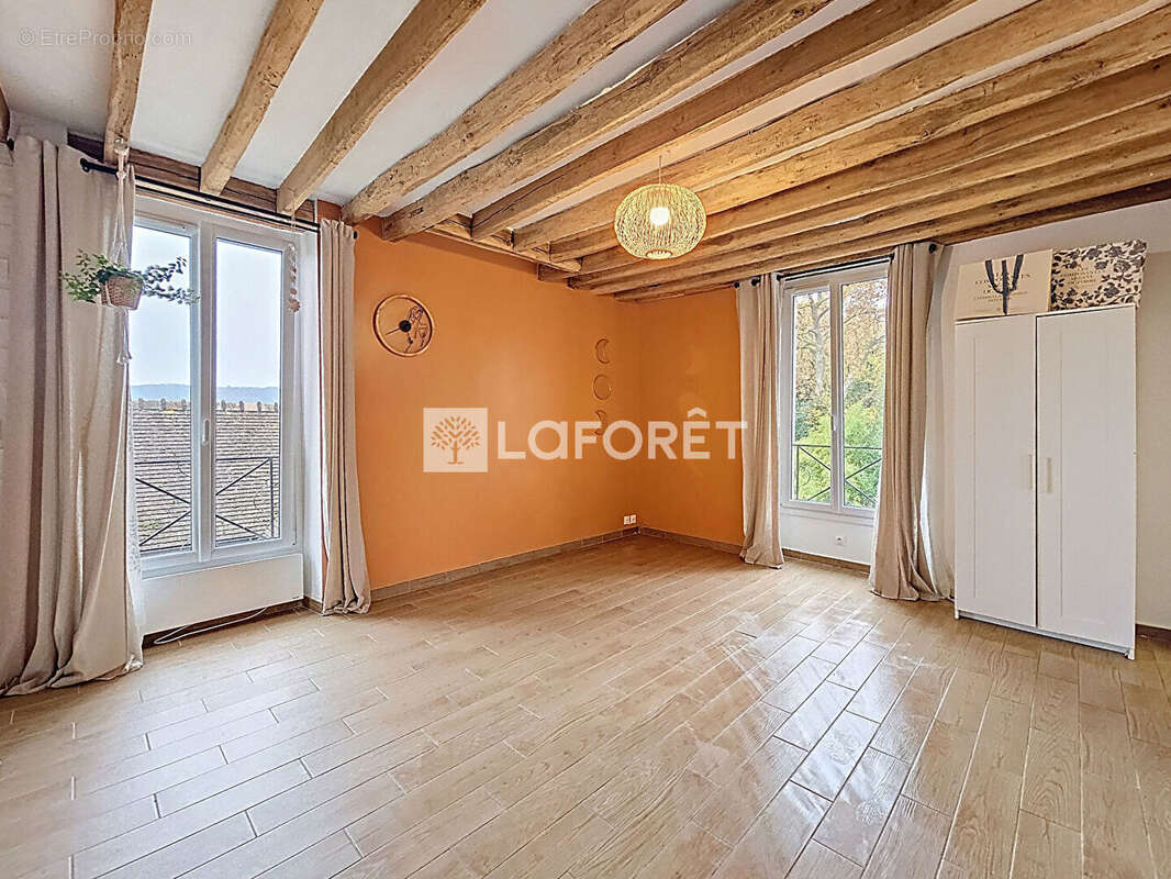 Appartement à LINAS