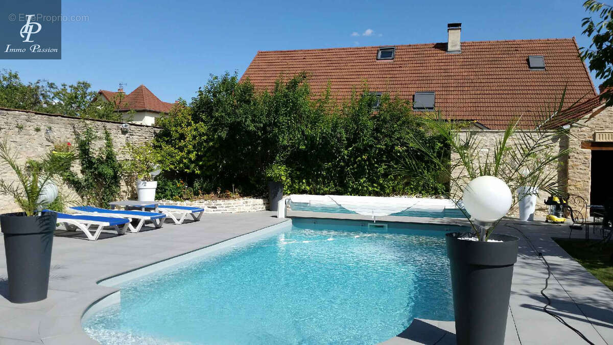 Maison à SAVIGNY-LE-SEC