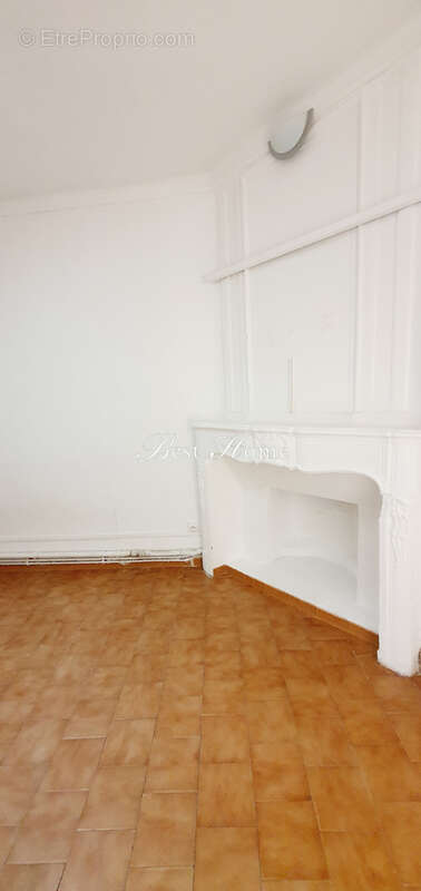 Vente Proche de la Maison carrée de Nîmes, dans immeuble bourgeois agréable appartement de type 2 en dernier é - photo 3