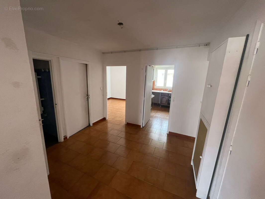 Appartement à SAINT-LAURENT-DU-VAR