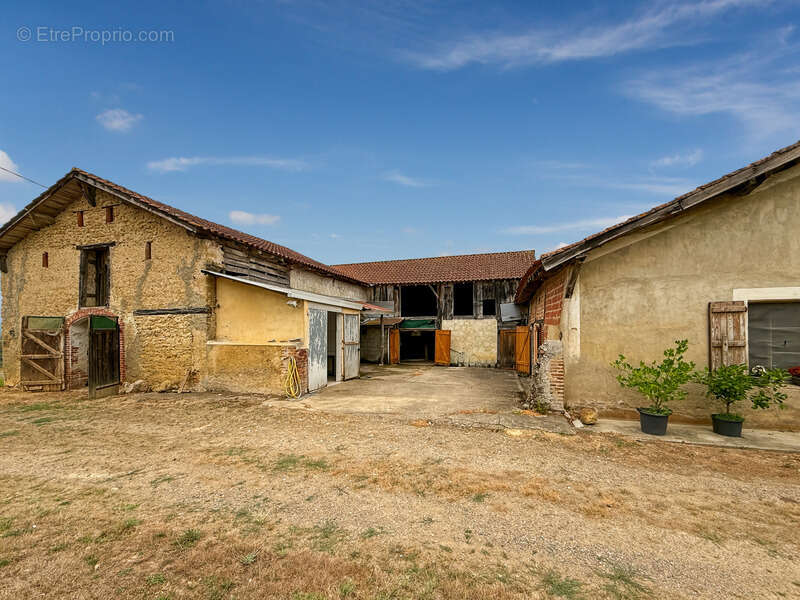 Dpt Gers (32), à vendre BERNEDE Grande maison ancienne de 500 m² habitables à rénover sur 2,5 hectares de terrain, au calme - photo 17