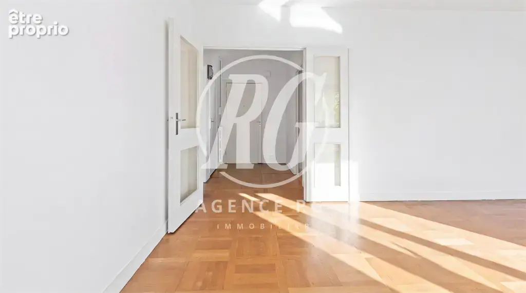 Havre de paix en dernier étage : 88 m² avec tennis, terrasse et vue verdoyante - photo 8