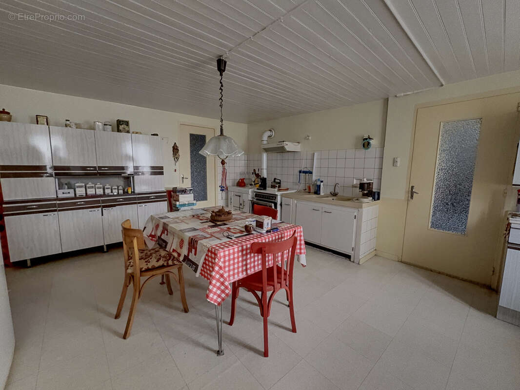 Maison à MONTECHEROUX