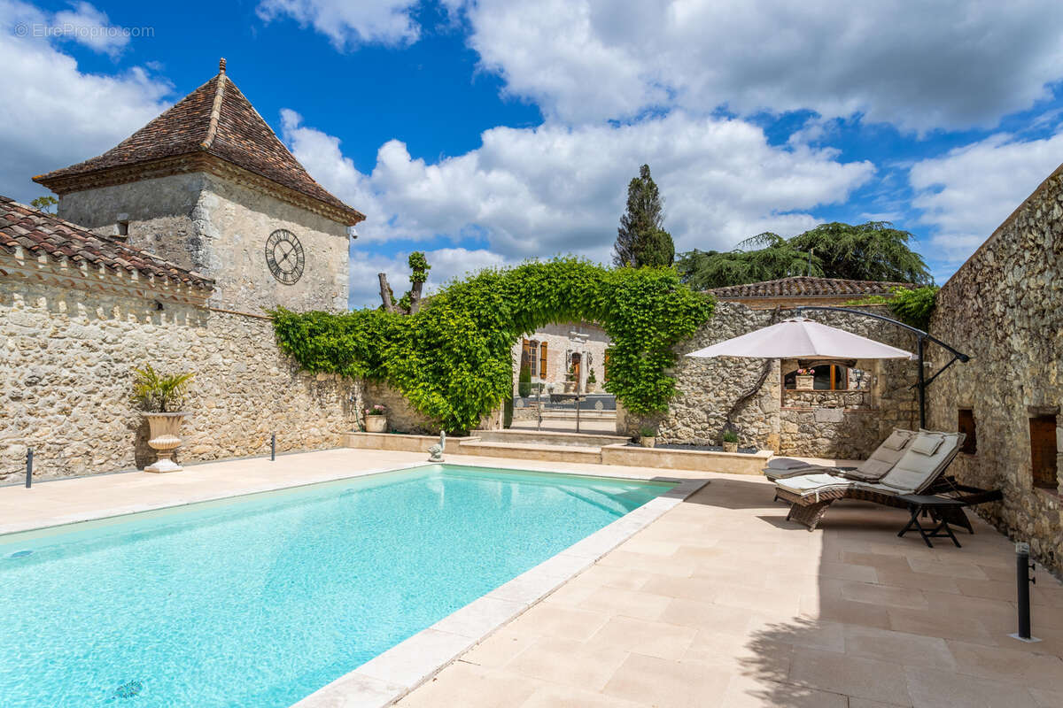 Maison à BEAUVILLE