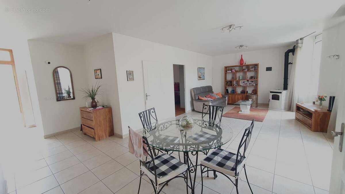 Maison 165 m² à Les Leves-Et-Thoumeyragues  - photo 3