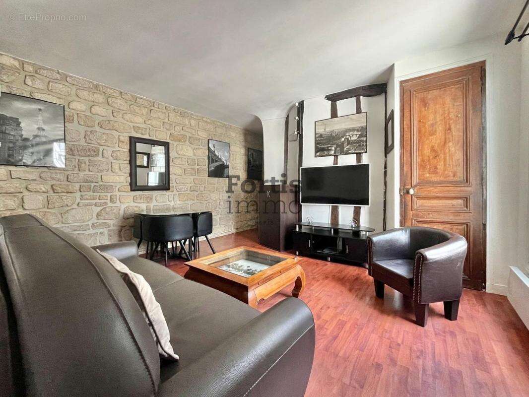 Appartement à PARIS-3E