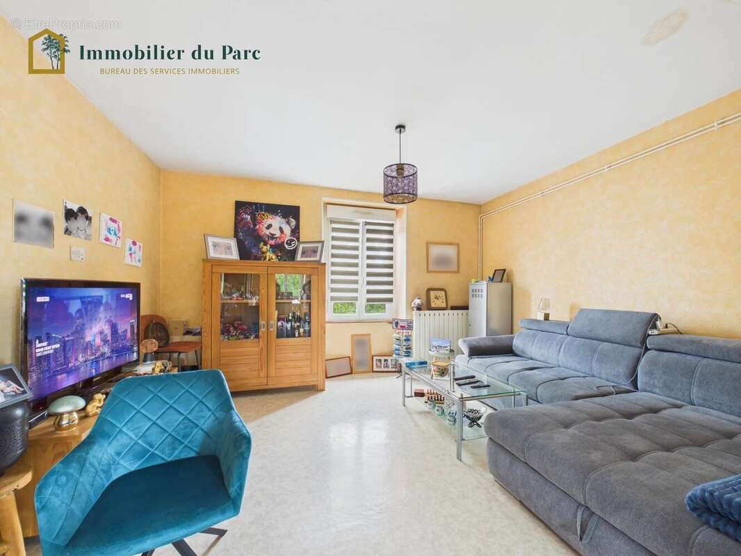 Immeuble de rapport à rénover à Belfort – 198 m², 3 logements + 5 garages – Fort potentiel locatif - photo 9