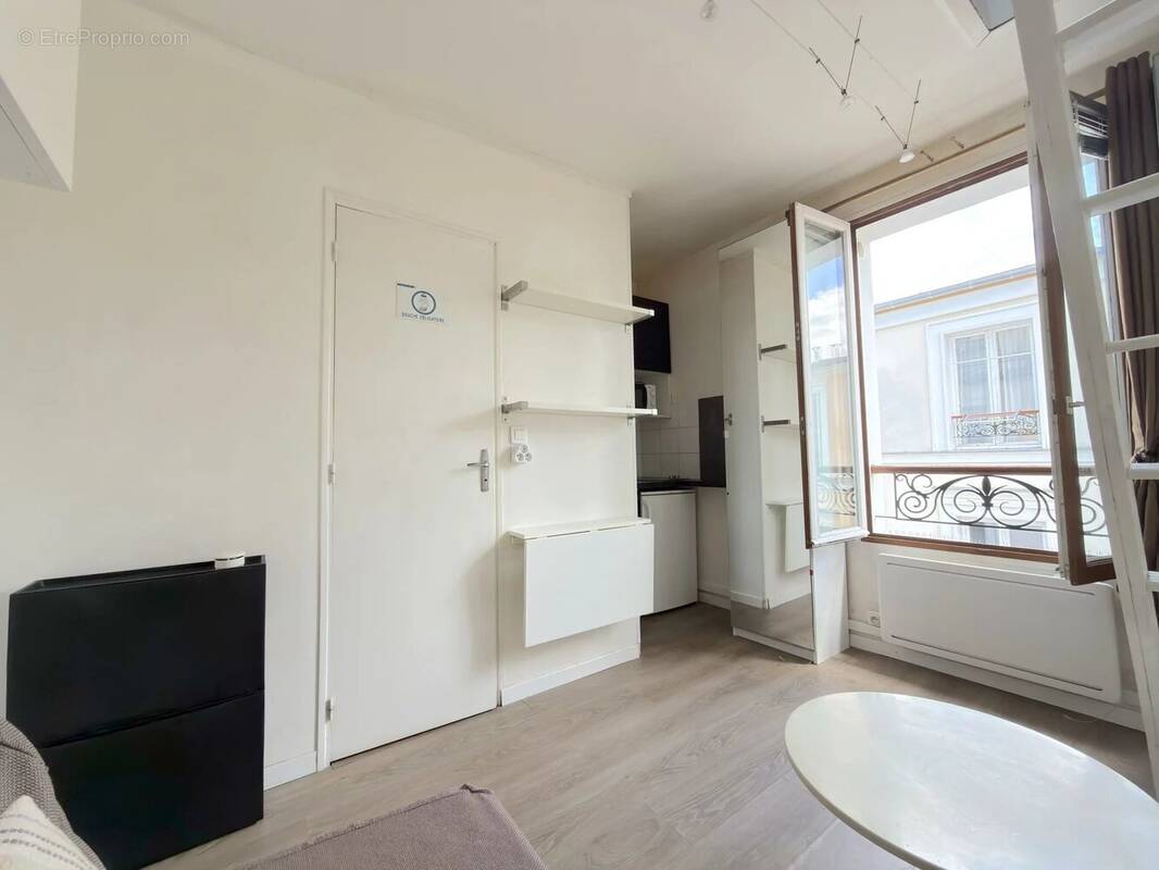 Appartement à PARIS-10E