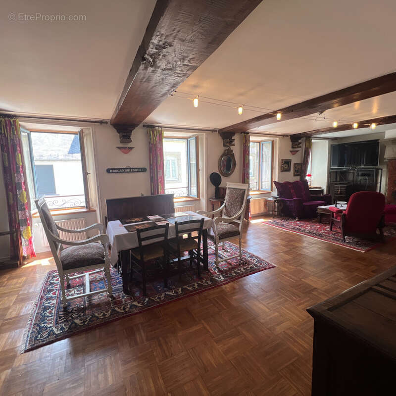 Appartement à CHATEAUNEUF-DU-FAOU