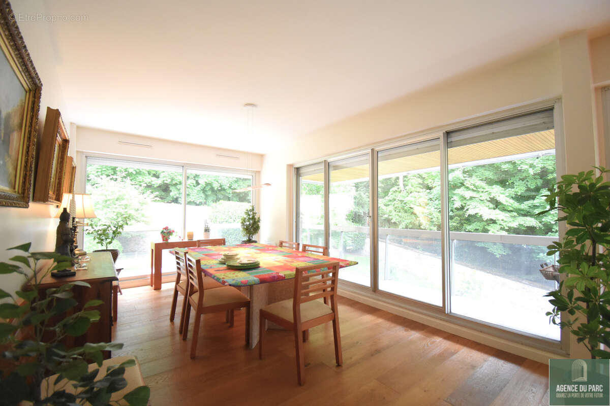 Appartement à VILLE-D'AVRAY