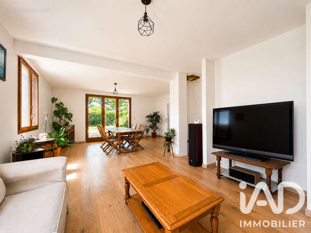Maison 201 m² à Riom  - photo 2