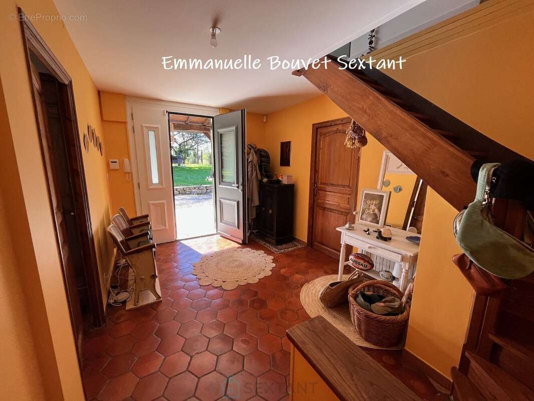 Maison en pierres, 4 chambres, 2 sde, garage, car-port, atelier, véranda, sur 4750 m2 clos. - photo 8