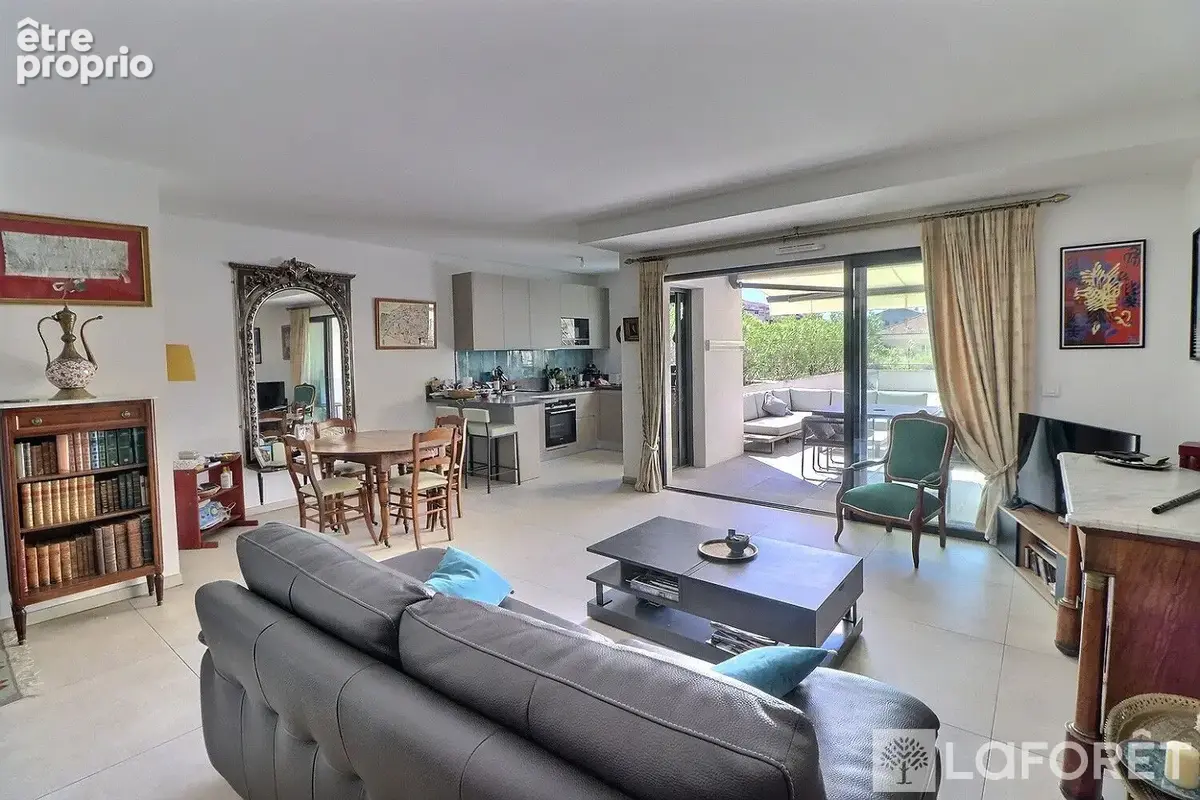 Hyeres-Centre-ville - Appartement de standing-Terrasse - photo 3