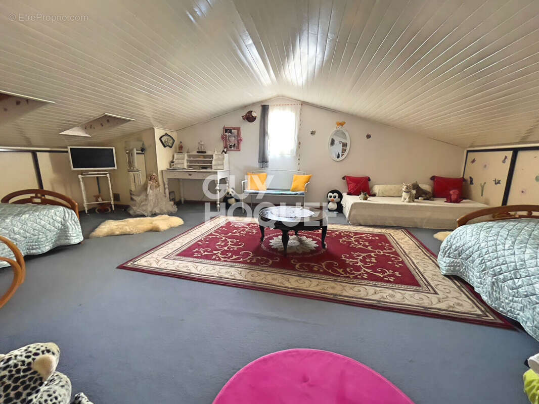Propriété 4 faces, 200 m² habitables, 6 chambres, double garage, parcelle 1950 m² - photo 16