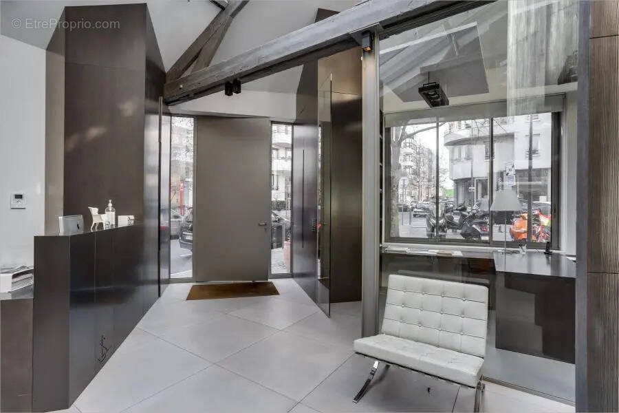 Commerce à SURESNES