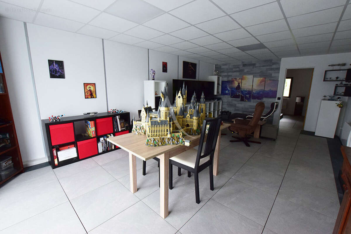 Maison à MONTIGNY-LENCOUP