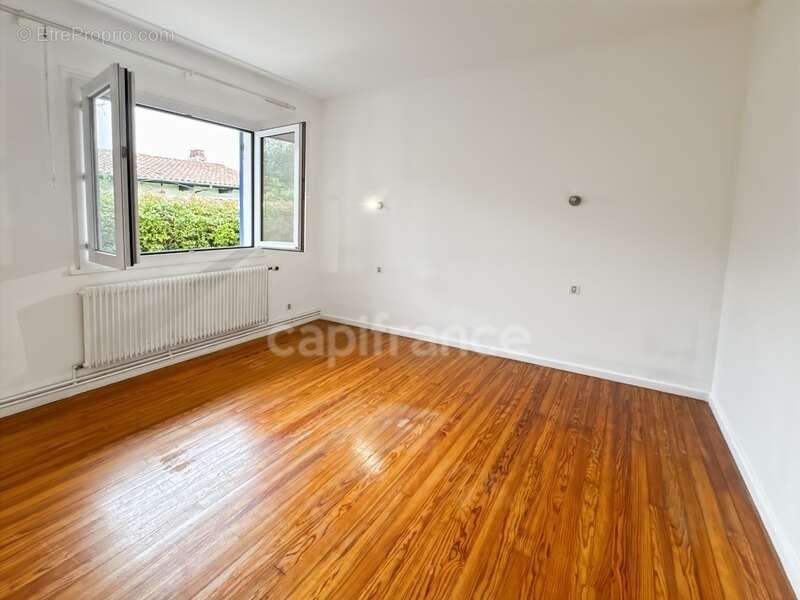 Commerce à LA TESTE-DE-BUCH