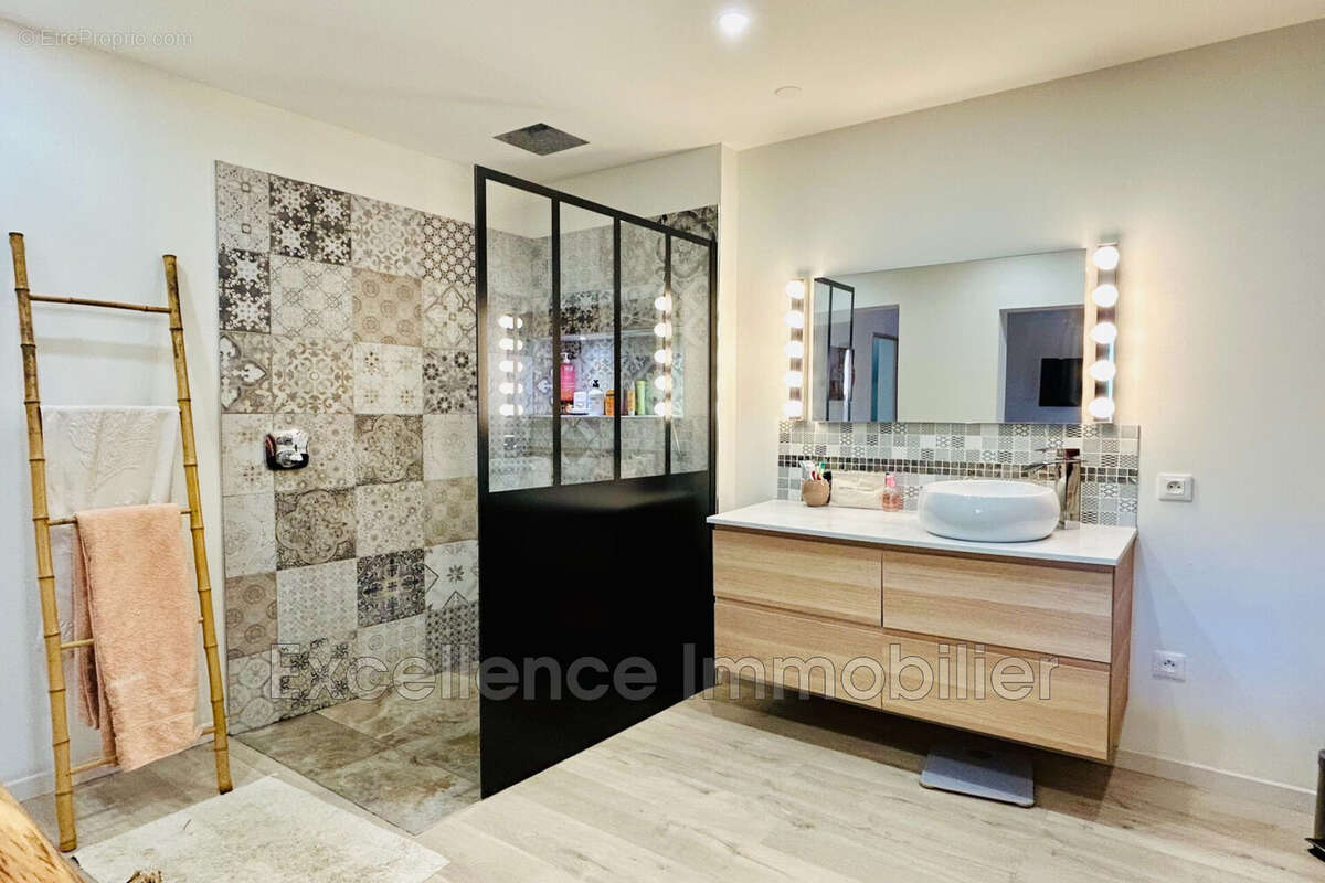 Maison à LES ISSAMBRES