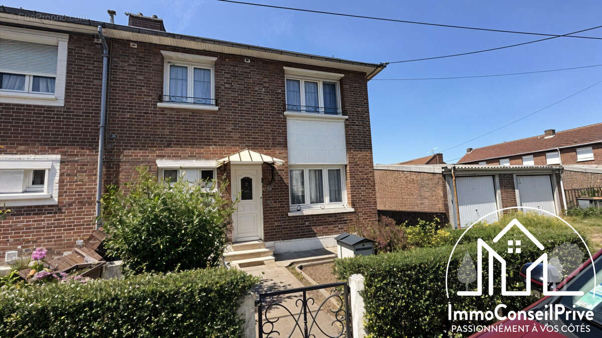 Maison à COURRIERES