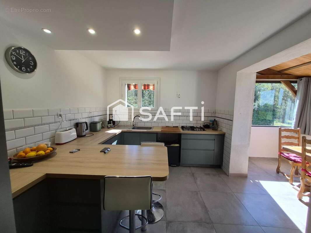 Maison 168 m² à Descartes  - photo 4