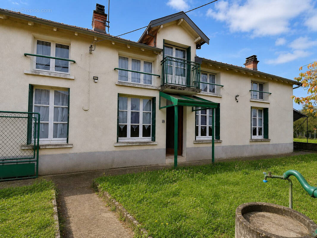 Maison à DARNAC