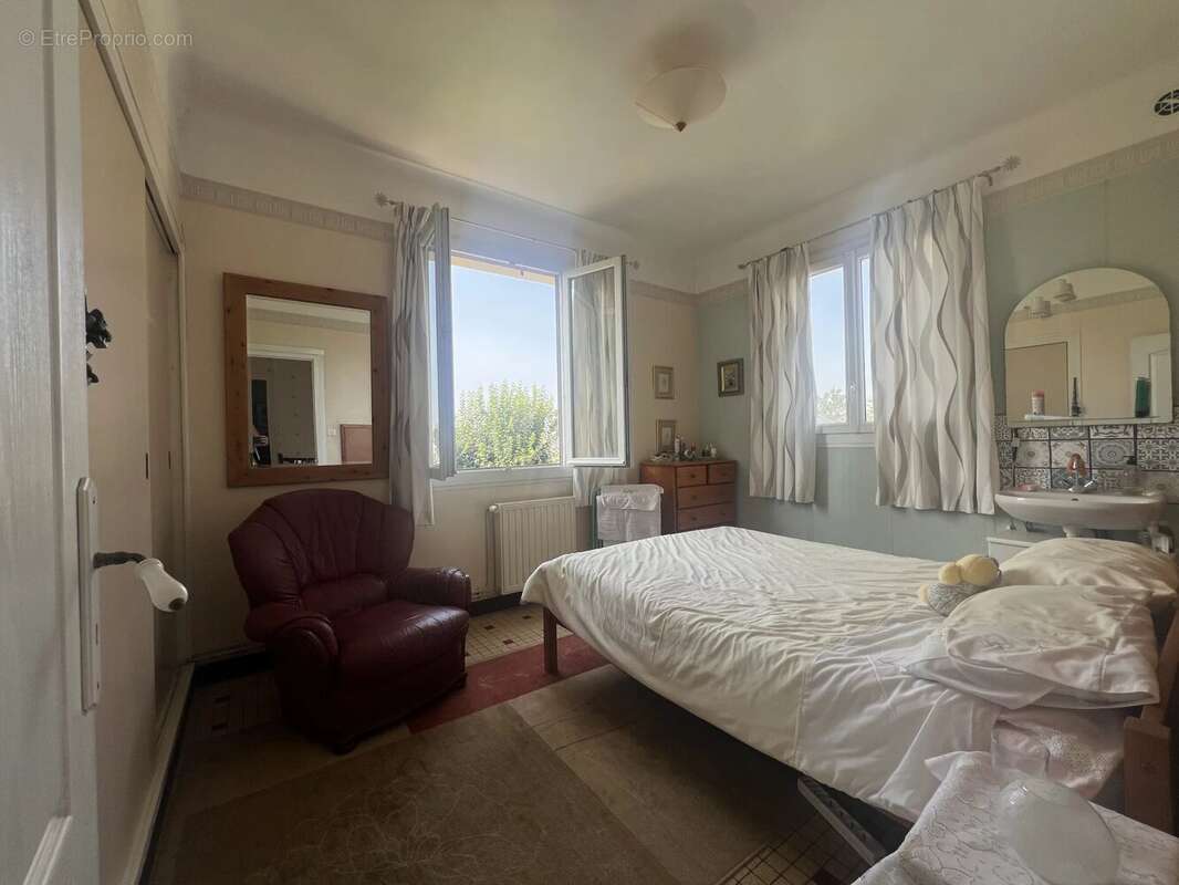 Maison familiale 4 chambres avec jardin – Bourg d'Issé - photo 8