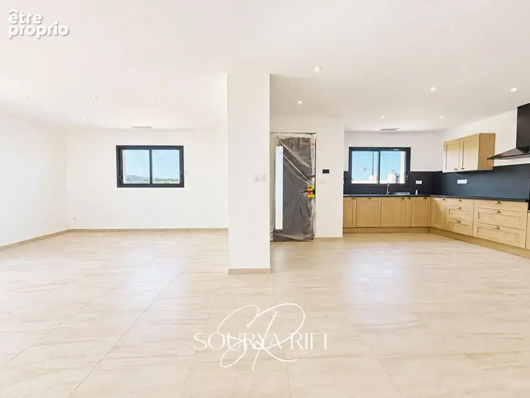 Maison de plain-pied avec climatisation, piscine et garage - photo 3