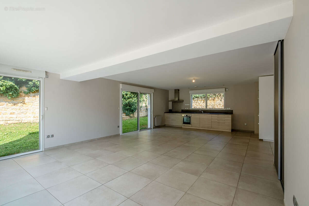 Maison à SAINT-CYR-AU-MONT-D'OR