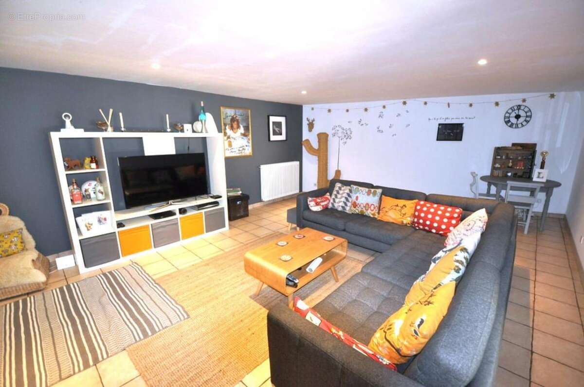 Maison à MIRANDOL-BOURGNOUNAC