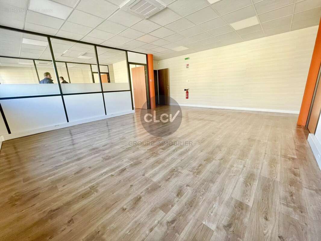 Commerce à CHAMPAGNE-AU-MONT-D'OR