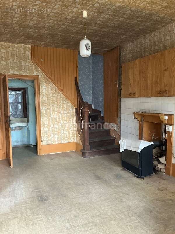 Maison à LE MAYET-DE-MONTAGNE