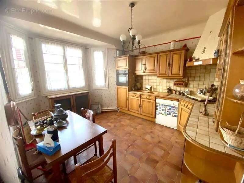 Maison à SAINTE-GENEVIEVE-DES-BOIS