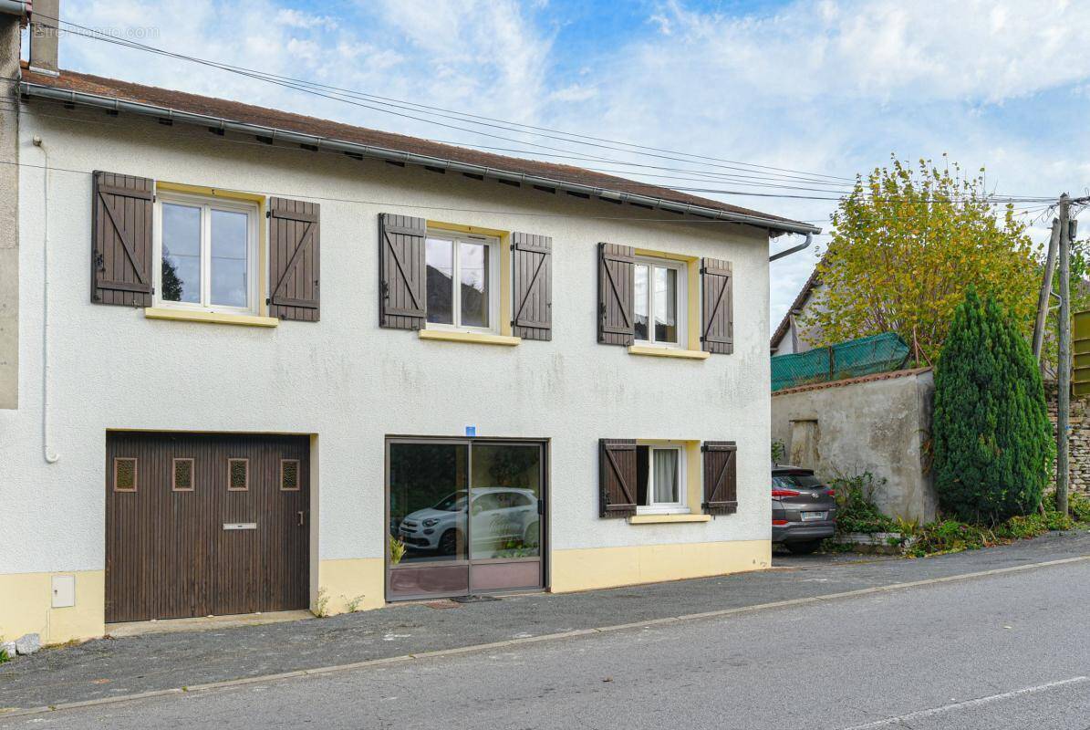 Maison à SAINT-YRIEIX-LA-PERCHE