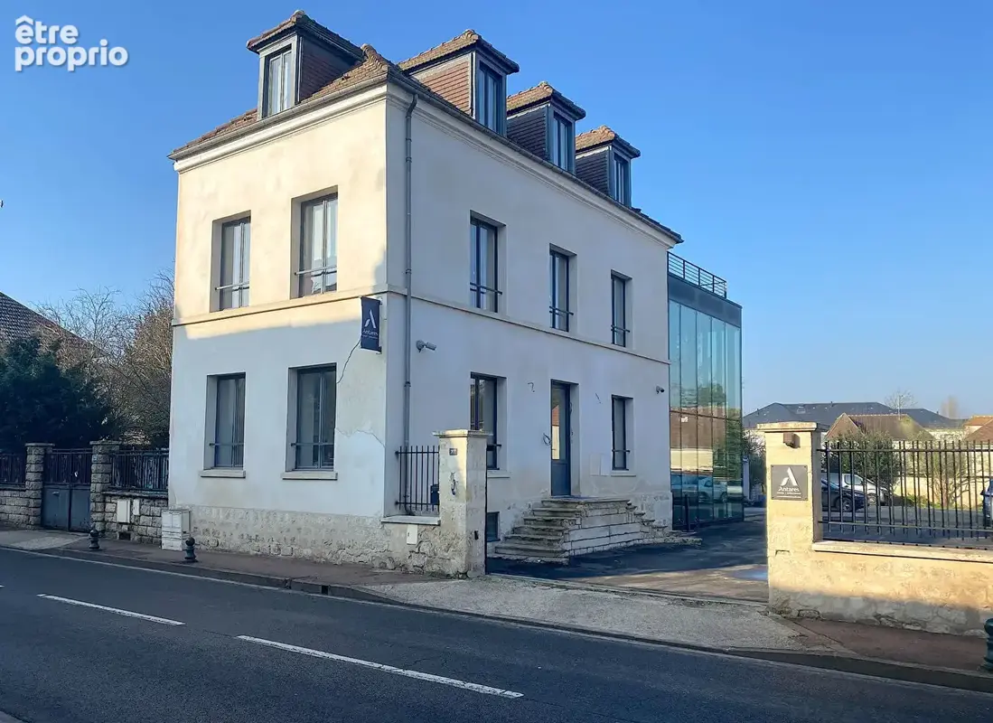 L'Isle Adam,Maison d'architecte, bureaux  280 m2 édifiée sur sous-sol total et 745 M² de terrain - photo 3