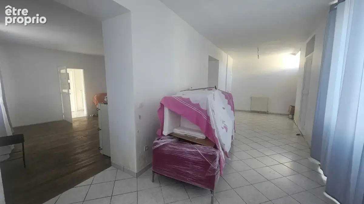 LE DORAT (87) — Maison de ville avec terrain, 4 à 5 chambres — beau potentiel, travaux à prévoir - photo 5