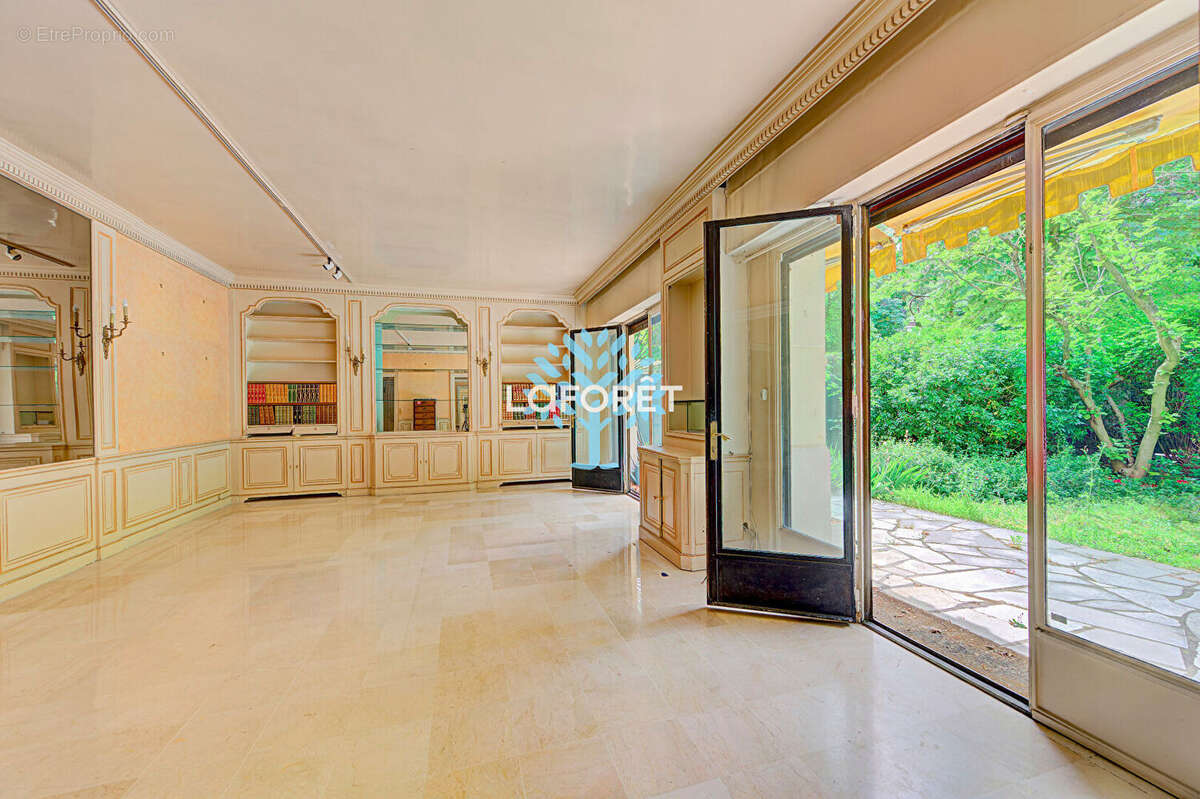 Appartement à NEUILLY-SUR-SEINE