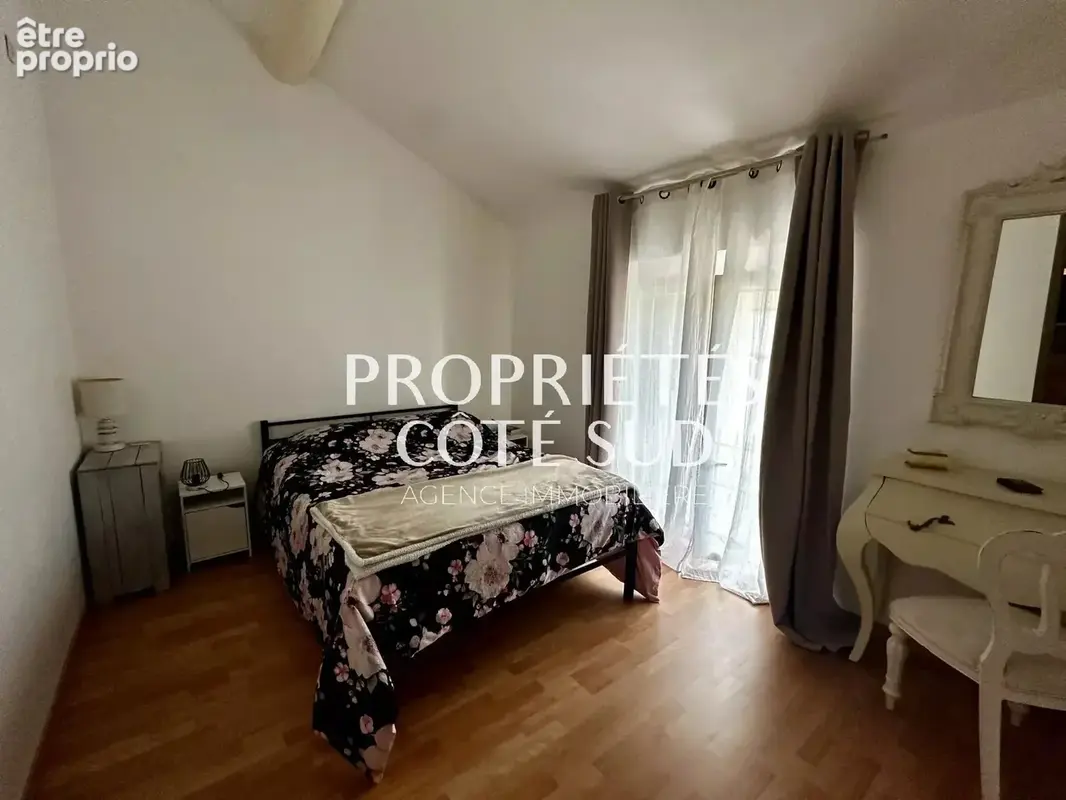 Saint-Geniès-de-Comolas   Maison de village de 125 m2 avec quatre chambres, jardin et garage - photo 8