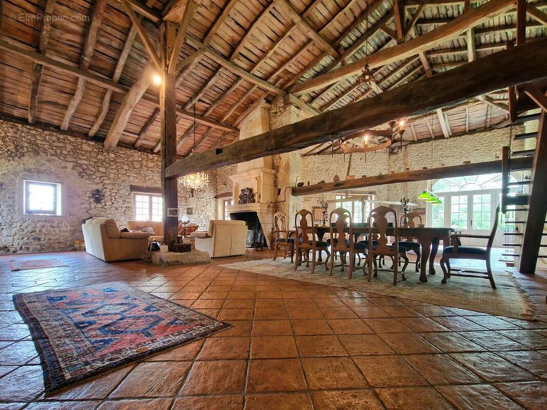 Superbe domaine de campagne avec trois habitations, piscine et court de tennis à seulement vingt minutes de Saint-Émilion - photo 3