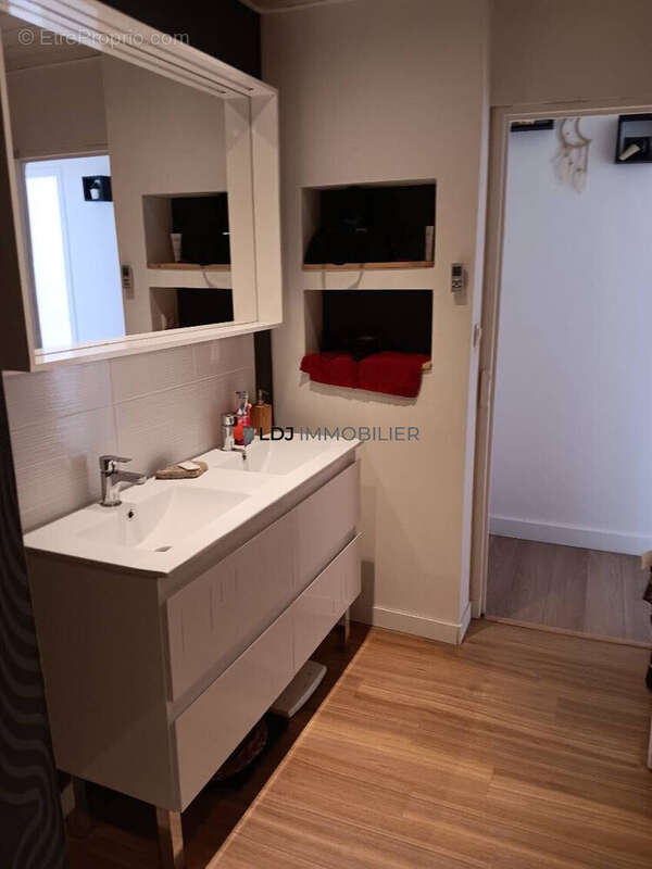 Maison à SAINT-LAURENT-DE-LA-SALANQUE