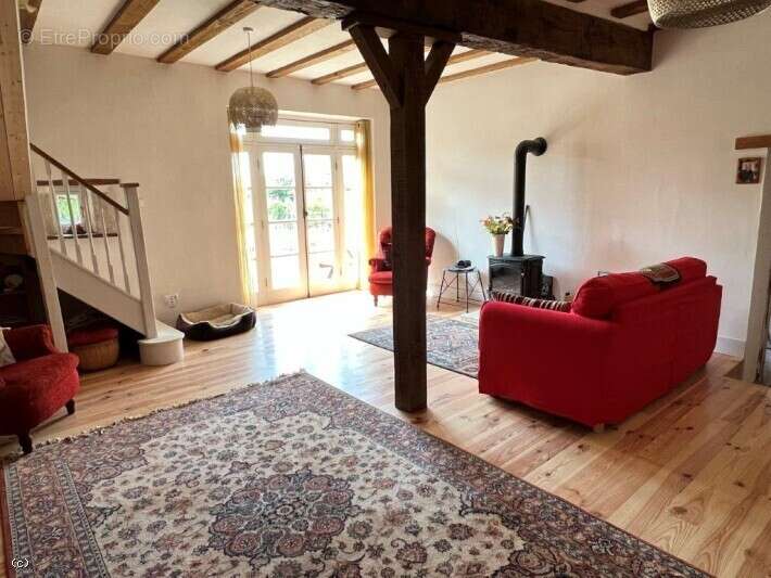Jolie Maison de 3 Chambres avec Une Cour - photo 4
