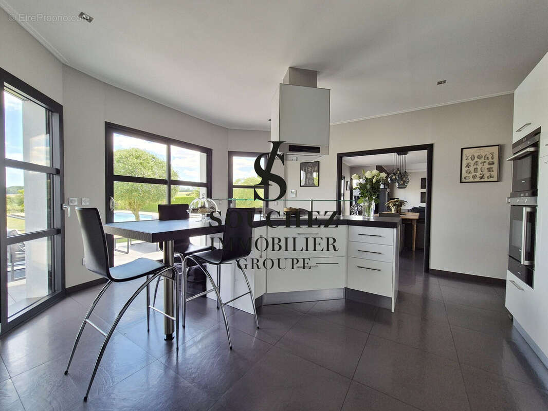 Maison 265 m² à Bouvigny-Boyeffles  - photo 8