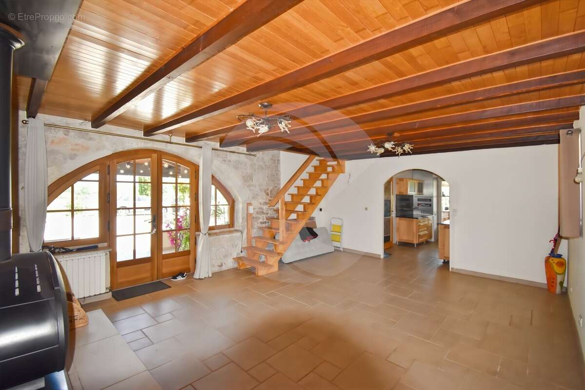 Maison à PUYLAROQUE