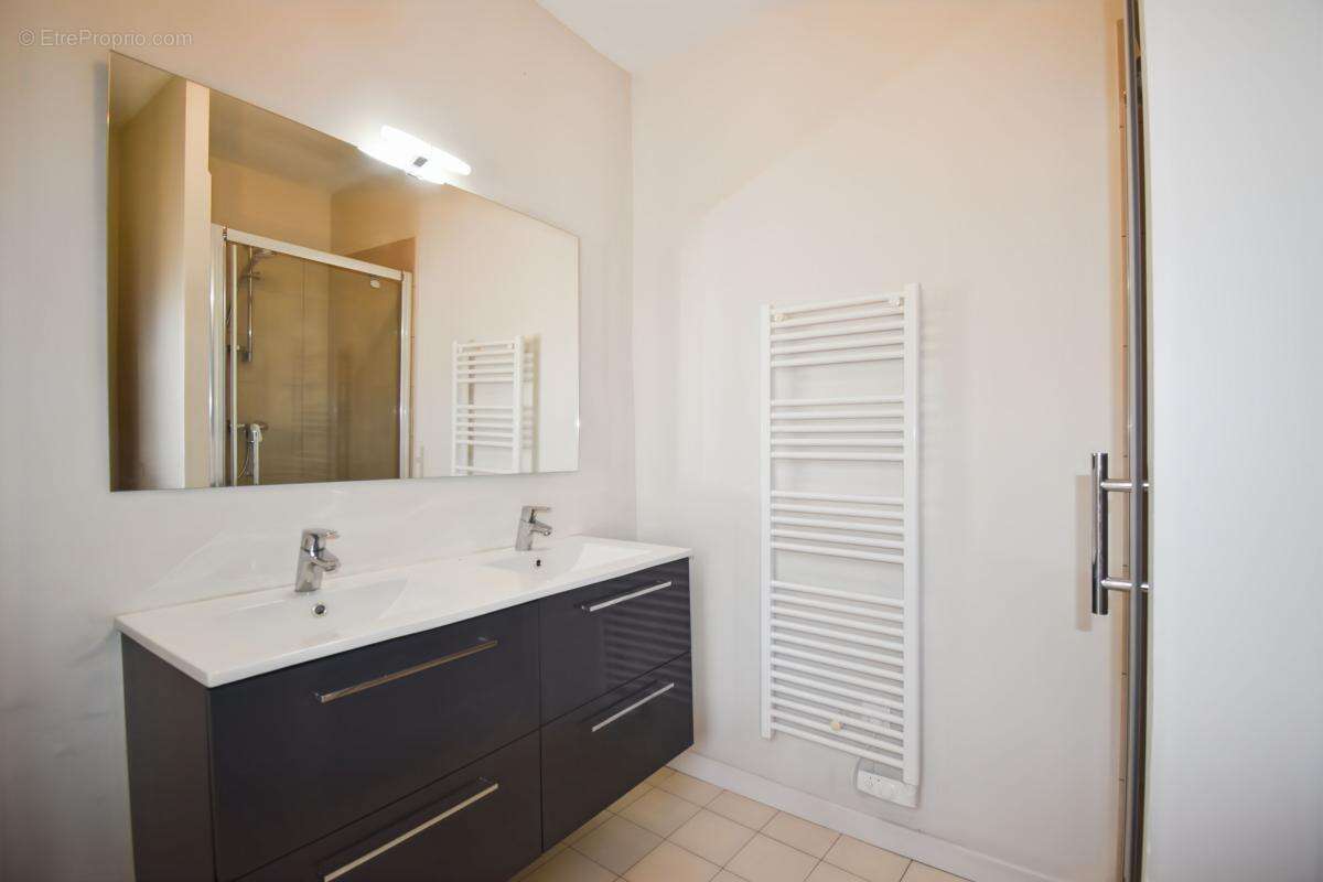 Centre d'Uzès, beau duplex rénové et climatisé - photo 21