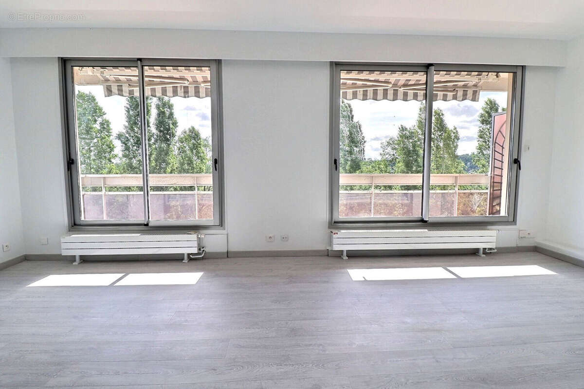 Appartement à MAREIL-MARLY