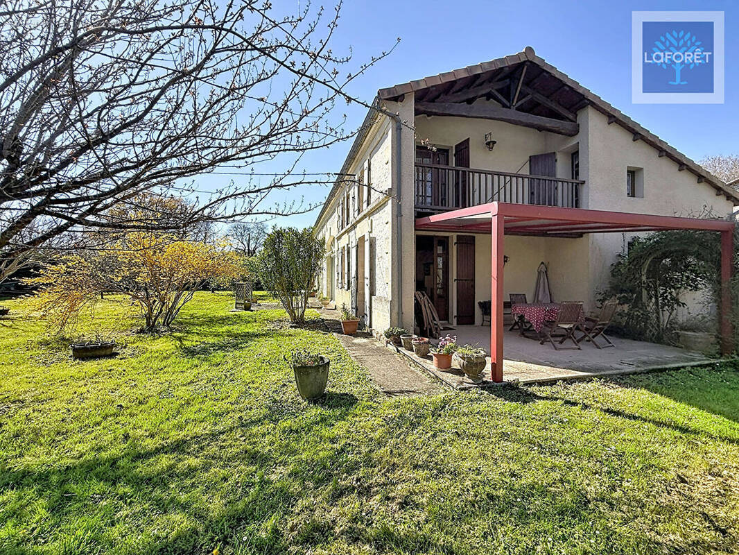 Maison à MONTENDRE