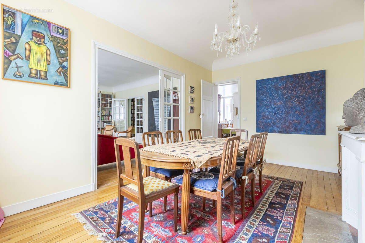 Appartement à PARIS-8E