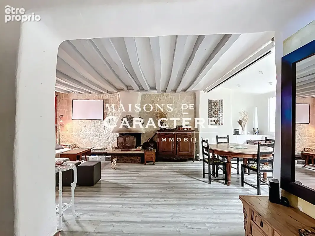 Maison en pierres atypique et dépendances au coeur d'un village authentique - photo 4